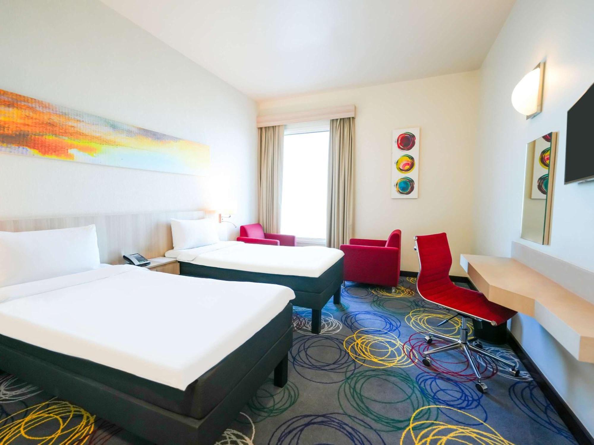 Hotel Ibis Styles Dragon Mart Dubaj Zewnętrze zdjęcie